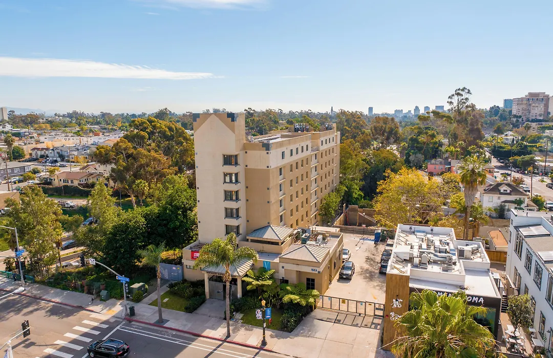 Uptown Inn - Limited Service Apart-Hotel-1